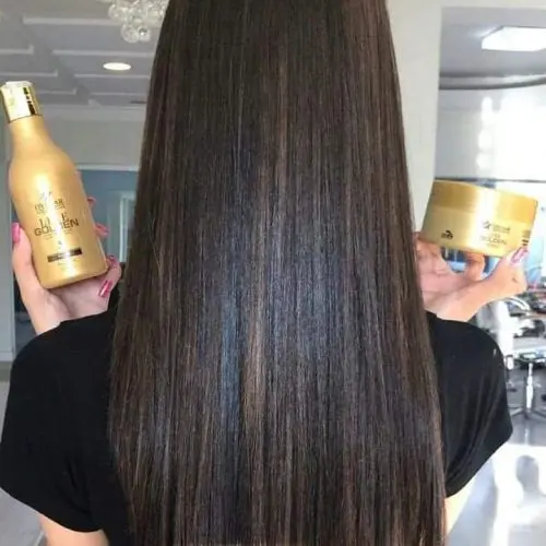 Cabelo sedoso, cheio de brilho e maciez após uma aplicação da Máscara de Hidratação Banho de Ouro e Shampoo Line Golden da DYUSAR Cosméticos